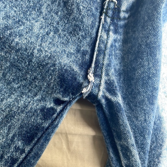 Mom Jeans - Picture 5 of 5